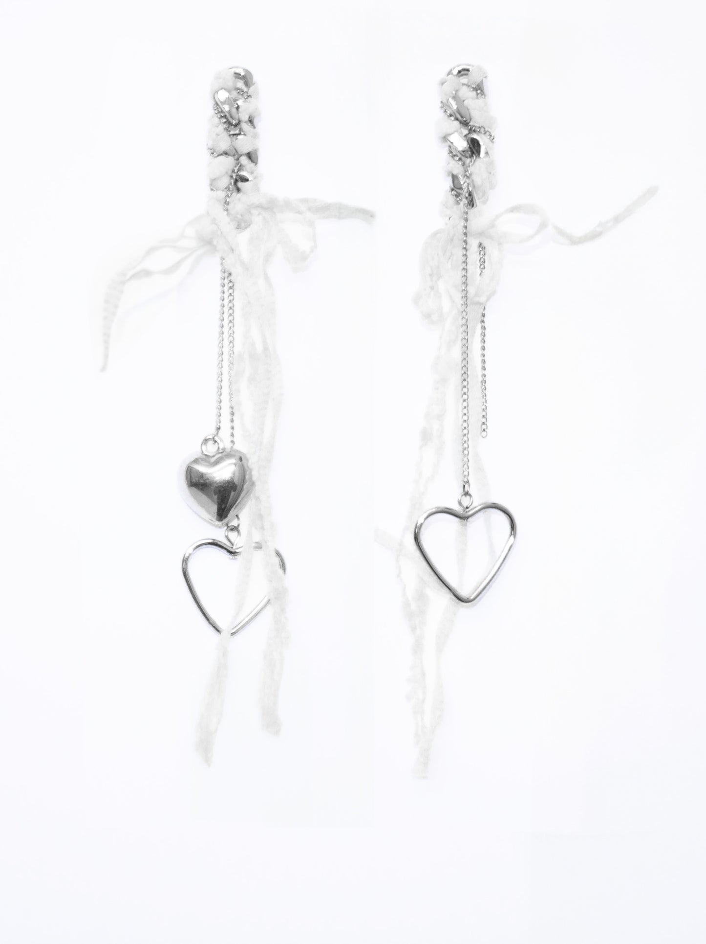 Orecchini pendenti con lacci e charms cuore
