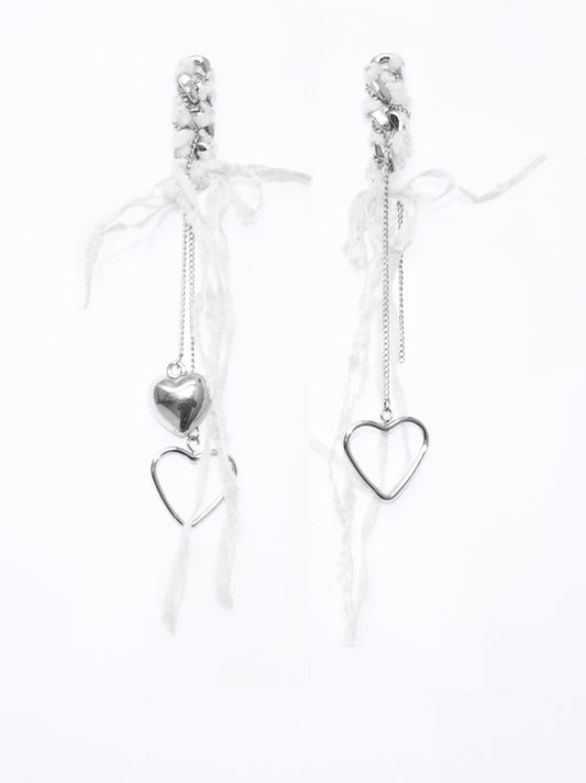 Orecchini pendenti con lacci e charms cuore