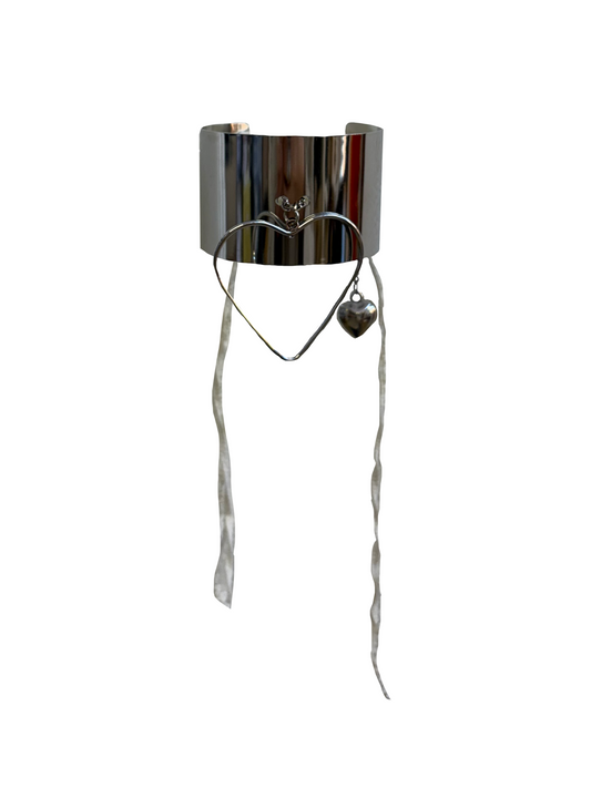 Bracciale con cuore e lacci